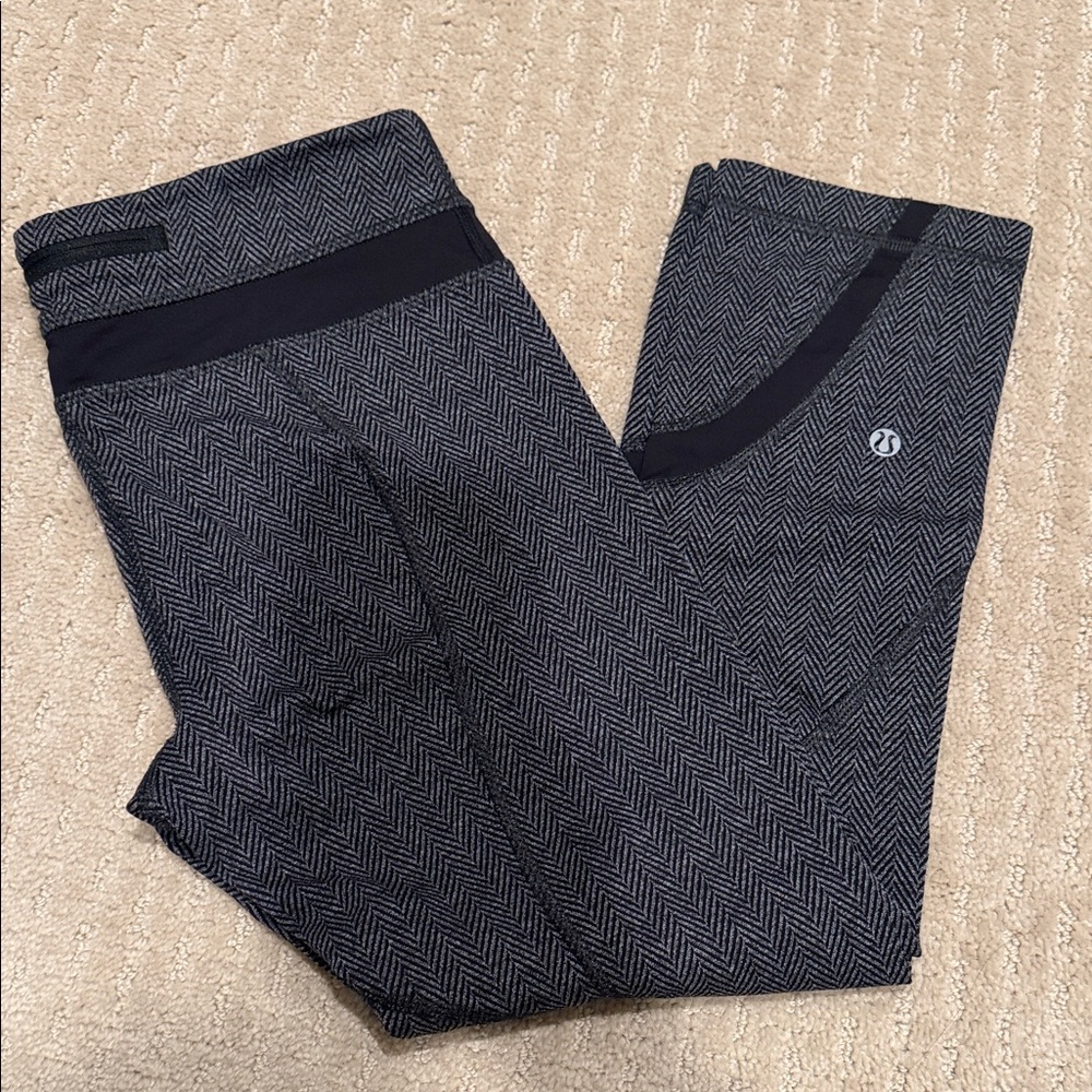 LULULEMON Black and Gray Herringbone CROPLeggings